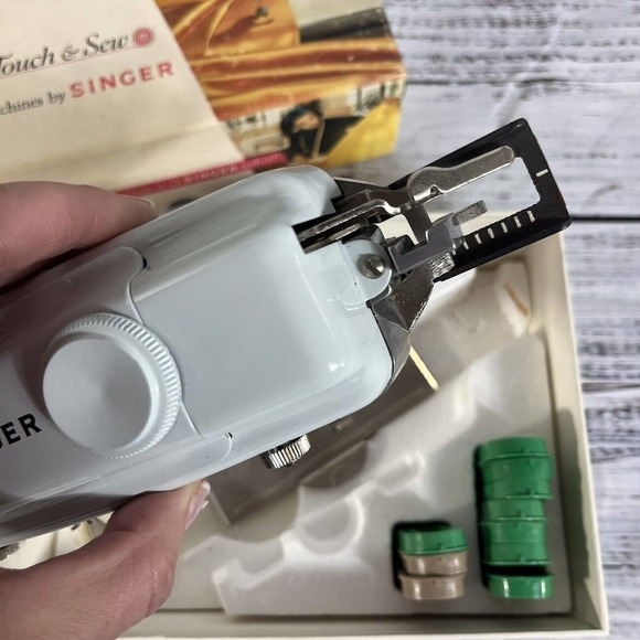 SINGER Professional Buttonholer Attachment 19 Cams 161829 Slant Needle Zig Zag - Picture 8 of 16